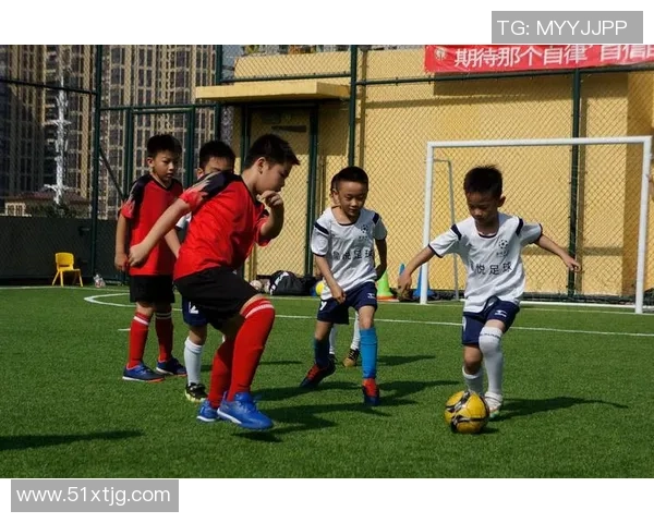 足球交替踢的技巧与训练方法全面解析助你提升球技与团队配合能力